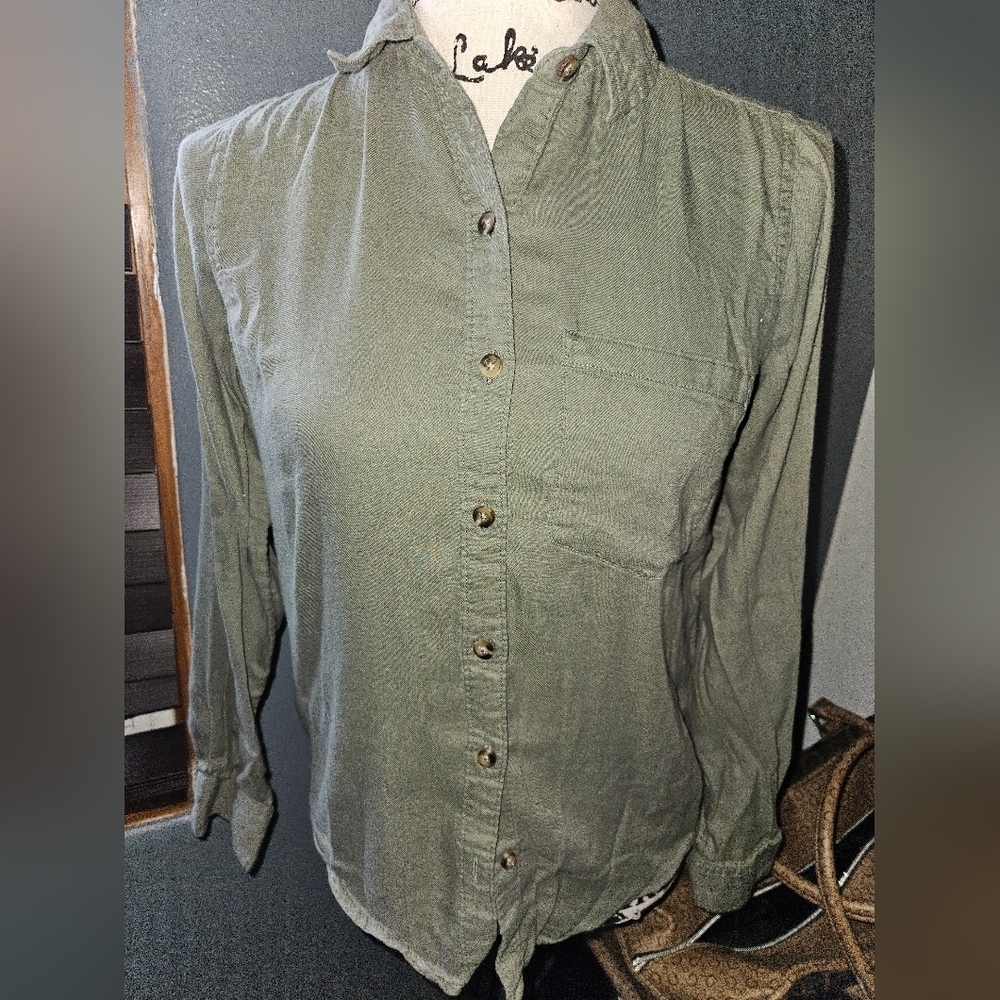 So Womans Green Long Sleeve Button Up Shirt Size XS